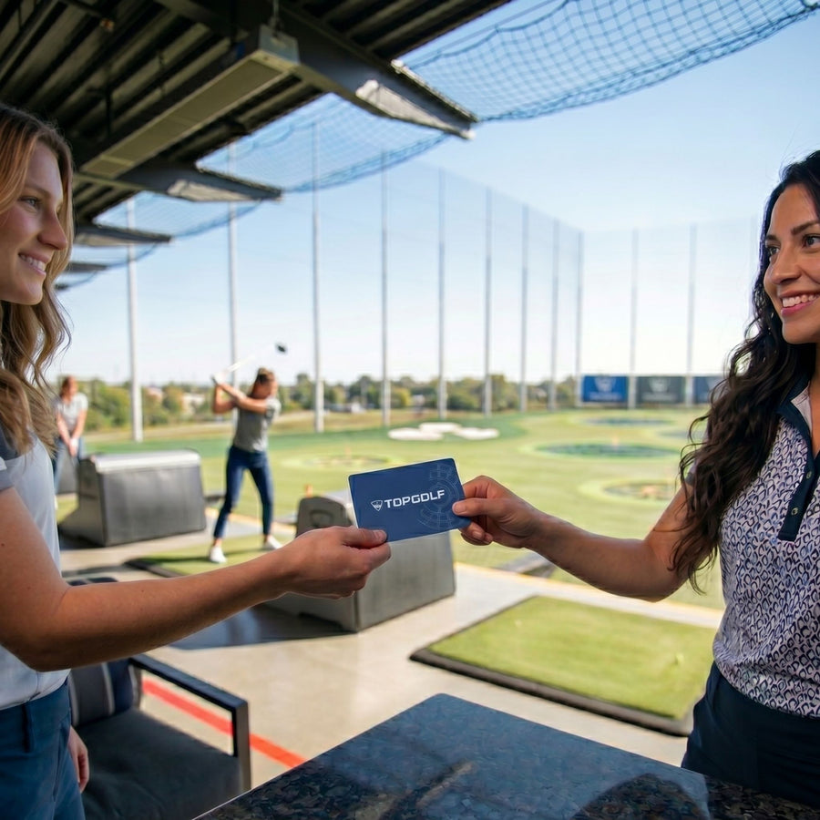 Topgolf Wertgutschein wird in der Bay übergeben